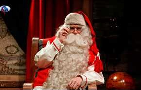 موسيقي إيطالي يفقد عمله بسبب بابا نويل + صورة