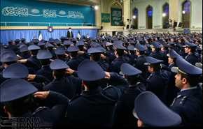 قائد الثورة الاسلامیة یستقبل قادة ومنتسبی القوة الجویة للجیش