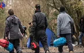 الشرطة الفرنسية تسرق أغطية اللاجئين وأكياس نومهم لإجبارهم على الرحيل