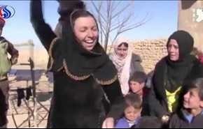 ویدیو؛ زنان عراقی با خروج داعش، نقاب‌ها را آتش زدند