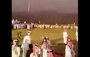 شاهد: السماء تشتعل بآلاف الأعيرة النارية في إحدى مناطق السعودية!