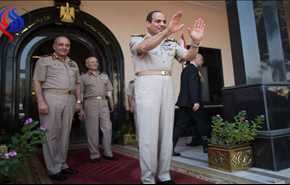خادم ضريح في مصر: صورة السيسي بالزيّ العسكري ظهرت مع الأنبياء!