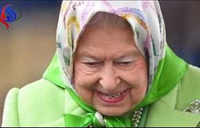 ملكة بريطانيا ترتدي الحجاب.. لماذا تحظرونه على المسلمات؟