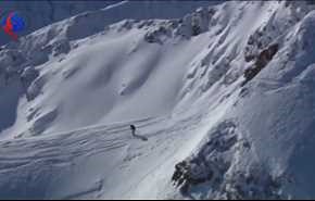 شاهد: متزلج يسجل لحظة اقترابه من الموت يحظى بـ 250 الف مشاهدة