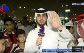 بالفيديو.. مذيع ينصدم من ردة فعل مشجعي قطر اثر هزيمتها من ايران