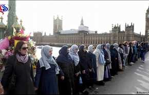 محجبات يتضامنّ مع ضحايا الإرهاب في لندن