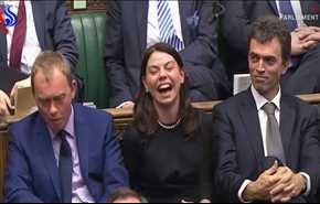 بالفيديو/انفجار من الضحك في البرلمان البريطاني خلال خطاب تيريزا ماي..هذا هو السبب