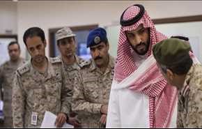 بالفيديو.. لماذا غضب الأمير محمد بن سلمان من حارسه وشدّه من يده؟