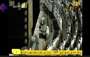 فيديو .. مؤذن المسجد الحرام يثير جدلاً واسعاً بعد تكبيره تكبيرة الإحرام!