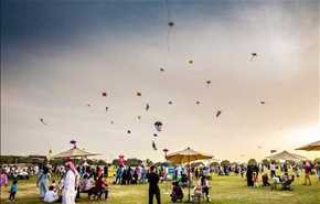 سماء الدوحة تتزين بالألوان في مهرجان للطائرات الورقية