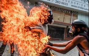 آتش گرفتن جوان معترض در ونزوئلا | تصاویر