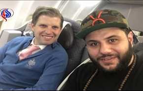 شاهد بالفيديو.. قصة مسلم جلس الى جانب ابن ترامب في الطائرة؟