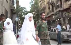 بالفيديو... عرس جماعي لـ30 جنديا سوريا في حلب