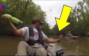 فيديو... حاول اصطياد السمك لكنه هرب من الصدمة!