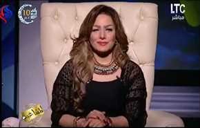 بالفيديو: مذيعة مصرية تستضيف 
