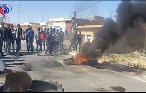 احتجاجات واختناقات ومقتل شاب في تونس.. ما الذي يحدث؟+فيديو