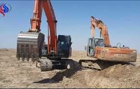 بسیج عراق در مرز سوریه خندق حفر می کند