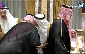 بالفيديو: محمد بن سلمان يكسر القواعد الملكية خلال مراسم البيعة