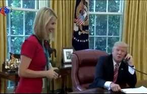 فيديو.. ترامب يقطع مكالمة دبلوماسية ليغازل صحفية في البيت الأبيض