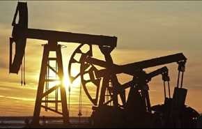 النفط يصعد بعد تراجع الإنتاج الأمريكي