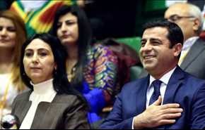تركيا تحاكم الرئيسة السابقة لحزب موال للاكراد بتهمة 