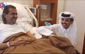 شاهد: أمير قطر يزور والده في المستشفى بعد إجرائه جراحة في الساق