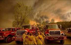تلاش برای مهار آتش سوزی در جنگلهای کالیفرنیا