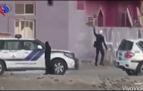 بالفيديو: جريمة بشعة.. شرطي بحريني يلقي قنبلة على صالون تجميل نسائي