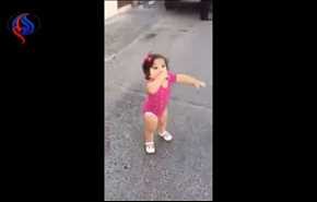 فيديو.. رد فعل هذه الطفلة لايشترى بكنوز الارض!