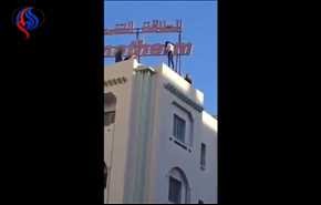 الفيديو.. لحظة إنقاذ فتاة حاولت الانتحار من فوق مبنى شاهق