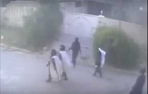 بالفيديو.. لحظة سرقة لصوص متنكرين في ملابس نساء منزلا ببغداد