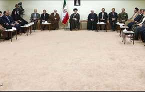 بالصور: قائد الثورة يستقبل الرئيس روحاني وأعضاء الحكومة الجديدة