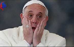 فيديو وصور.. البابا فرنسيس يصاب بجرح بسيط بسبب اصطدامه بزجاج سيارته في كولومبيا
