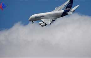 مشكلة في غطاء محرك طائرة إيرباص A380 تجبرها على هبوط اضطراري (فيديو)
