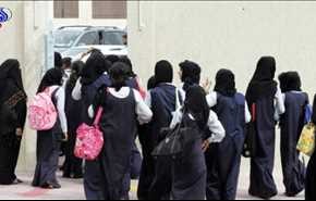 بالصور.. مديرة مدرسة سعودية تشم رائحة طالباتها يومياً!
