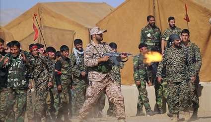 بالصور:  مناورات عسكرية في اصفهان ضد 