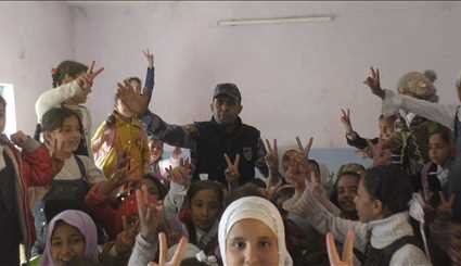 بالصور ..فرح تلاميذ مدرسة الشورة الإبتدائية جنوب الموصل.بعودتهم للدراسة بعد تحريرها