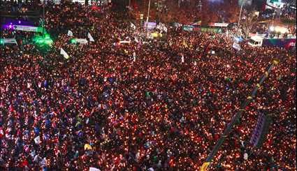 تظاهرات علیه رئیس جمهور کره جنوبی‎ +عکس