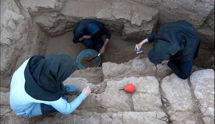 الكشف والتنقيب الأثري في مدينة نيشابور الايرانية