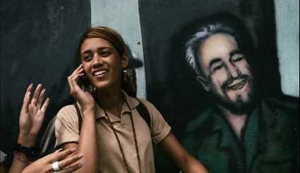 صور كاسترو تزين جدران مدن في كوبا واميركا اللاتينية