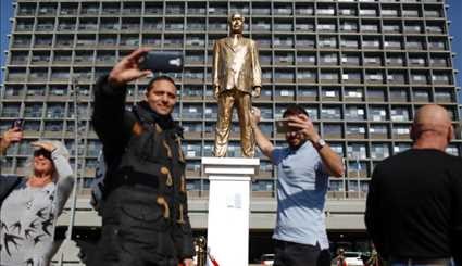 مجسمه طلایی نتانیاهو سرنگون شد