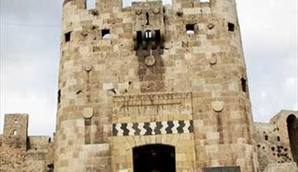 رفع العلم السوري على قلعة حلب