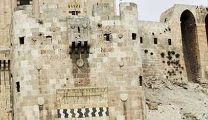 رفع العلم السوري على قلعة حلب