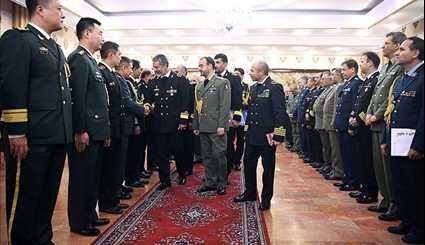 بالصور.. لقاء الملحقين العسكريين الأجانب مع قائد القوة البحرية للجيش الايراني