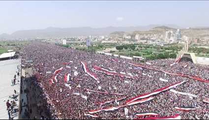 من ميدان السبعين أحد ميادين العاصمة اليمنية صنعاء الاحتفال بذكرى المولد النبوي الشريف