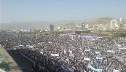 من ميدان السبعين أحد ميادين العاصمة اليمنية صنعاء الاحتفال بذكرى المولد النبوي الشريف