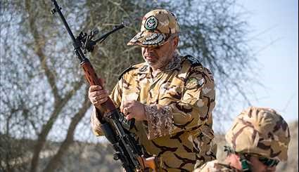 بالصور.. ازاحة الستار عن سلاح القنص الجديد للجيش الايراني