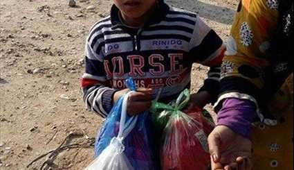 بالصور ..تقديم المعونات الغذائية للنازحين في محافظة نينوى - تل عبطة العراقية