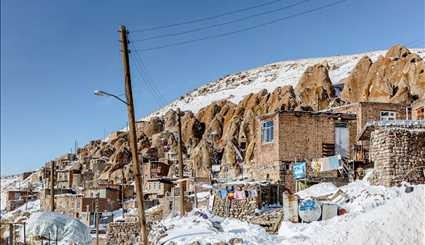 برف زمستانی در روستای صخره ای کندوان/ تصاویر