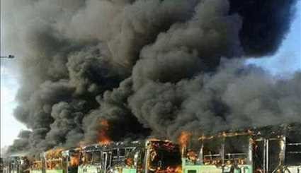 إحراق المسلحين لحافلات الهلال الاحمر في إدلب‎